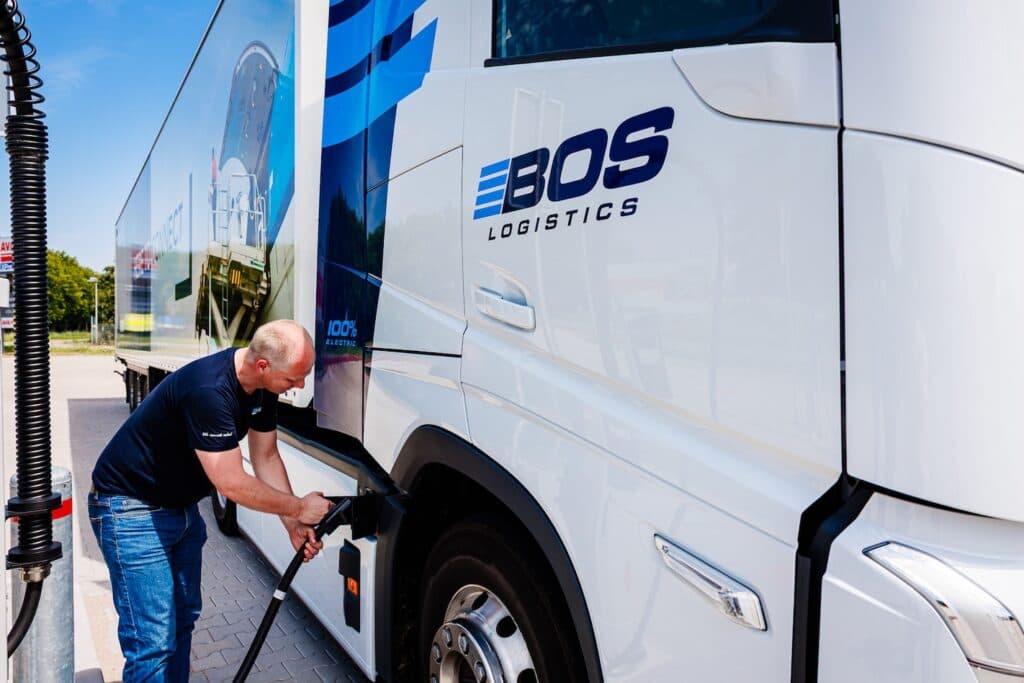 Truck van Bos Logistics onderweg